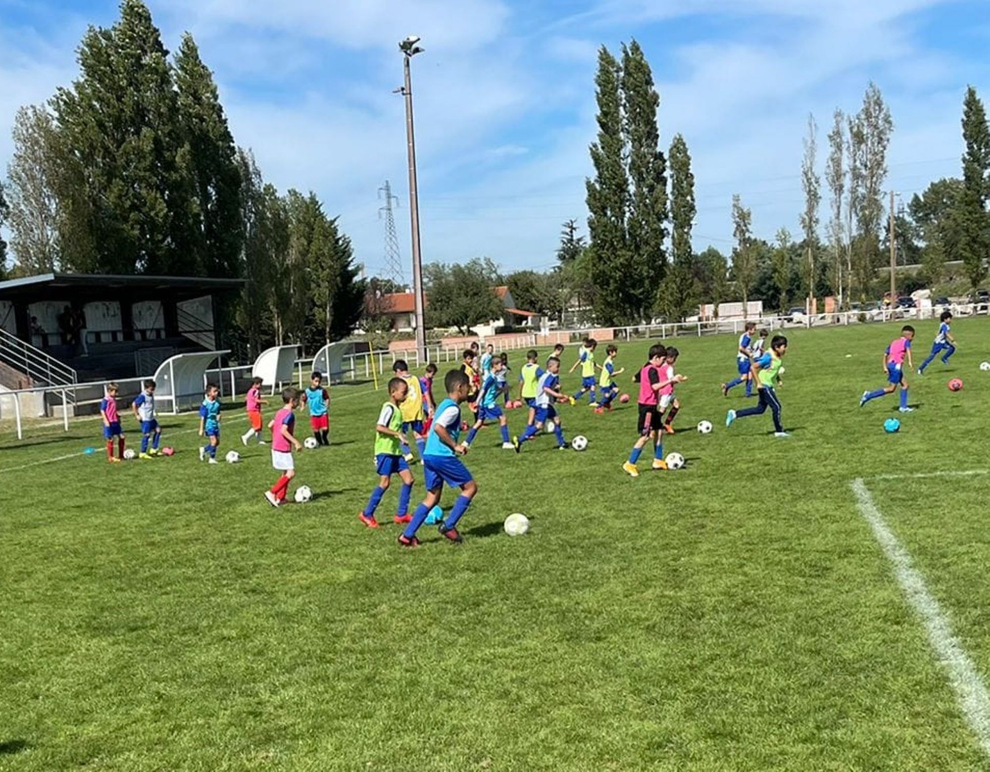 L'école du FC Pamiers sur les terrains le samedi avec du football éducatif à base de jeu, coordination et mouvements.
